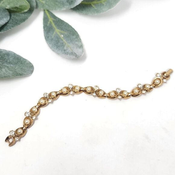 CROWN TRIFARI Vintage Pearl Rhinestone Gold Tone Bracelet - Picture 1 of 9